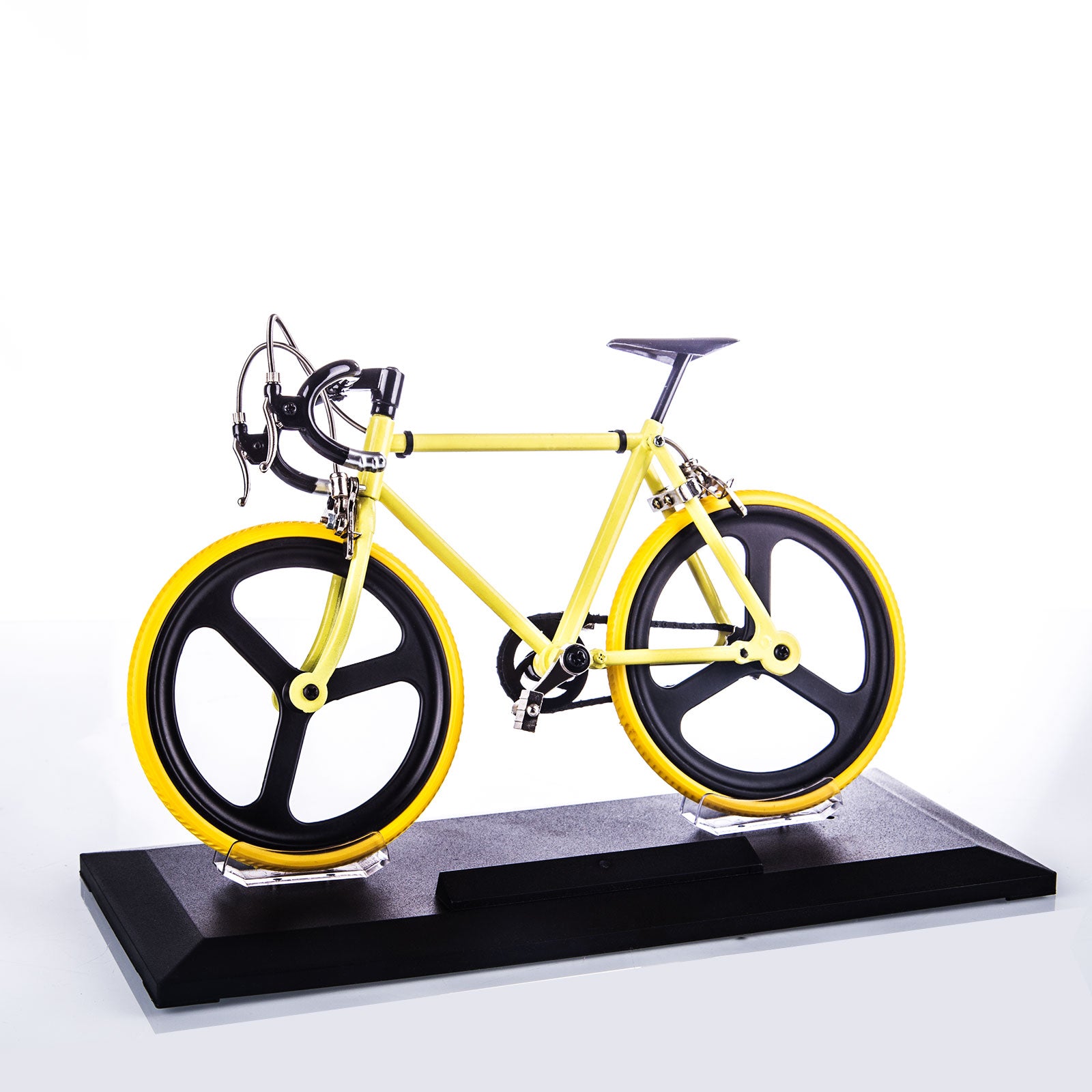 http://www.moyustore.com/cdn/shop/products/moyustore-road-bike-model-metal-assembly-bicycle-kit-simulation-bike-toy_8.jpg?v=1628057090