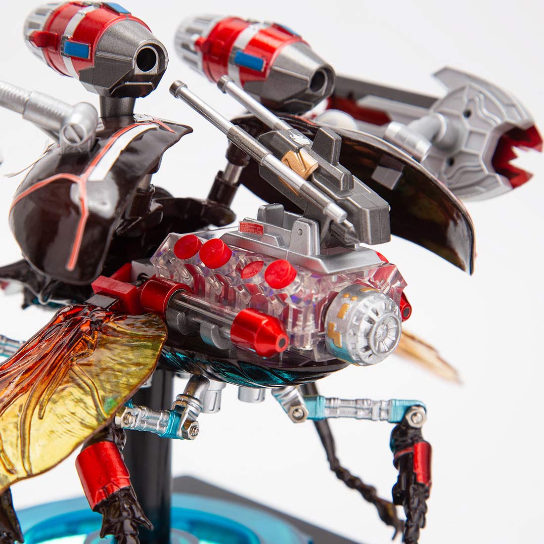 V8-Powered Rhino-beetle Mech with Moveable Wings Plastic Model Building Kits