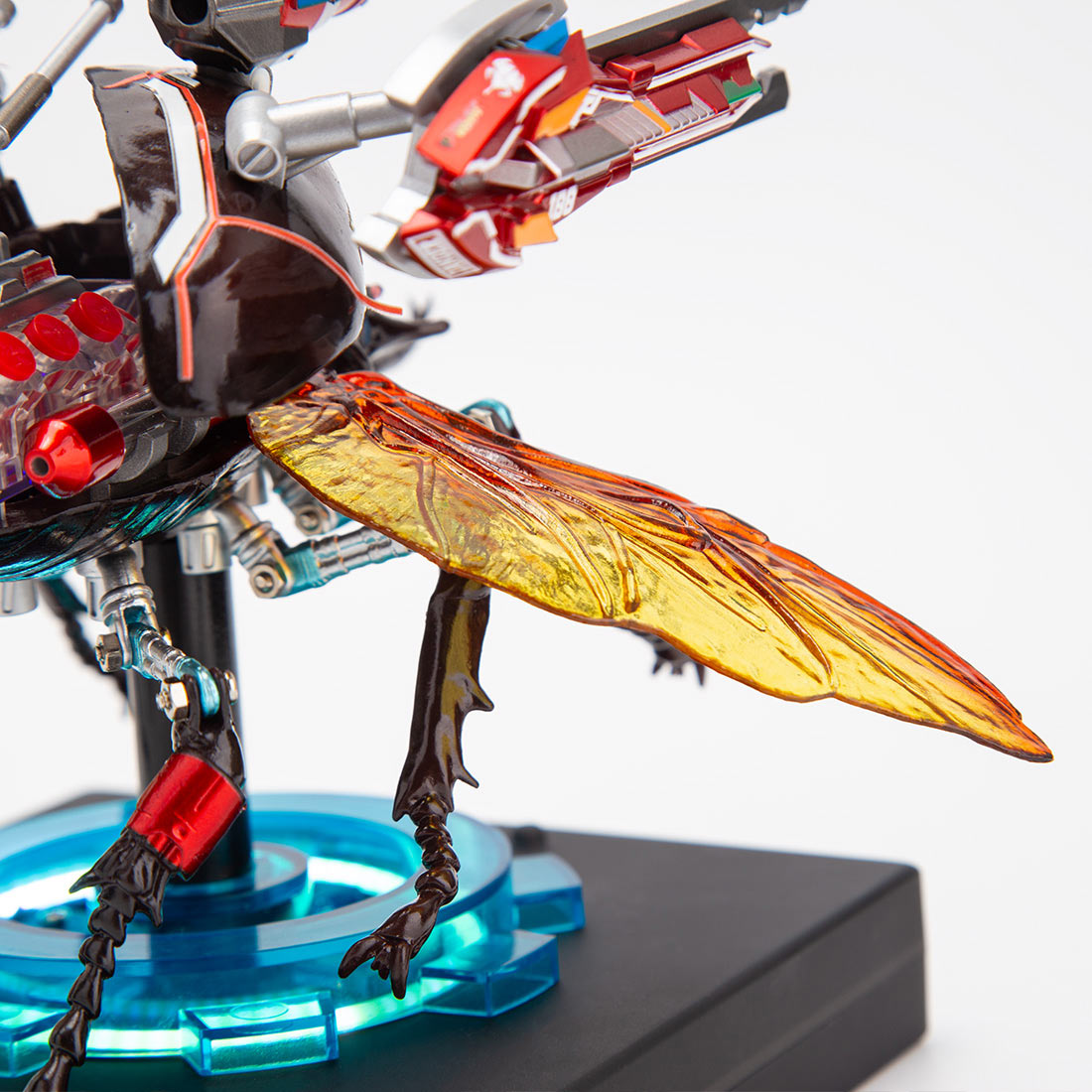 V8-Powered Rhino-beetle Mech with Moveable Wings Plastic Model Building Kits